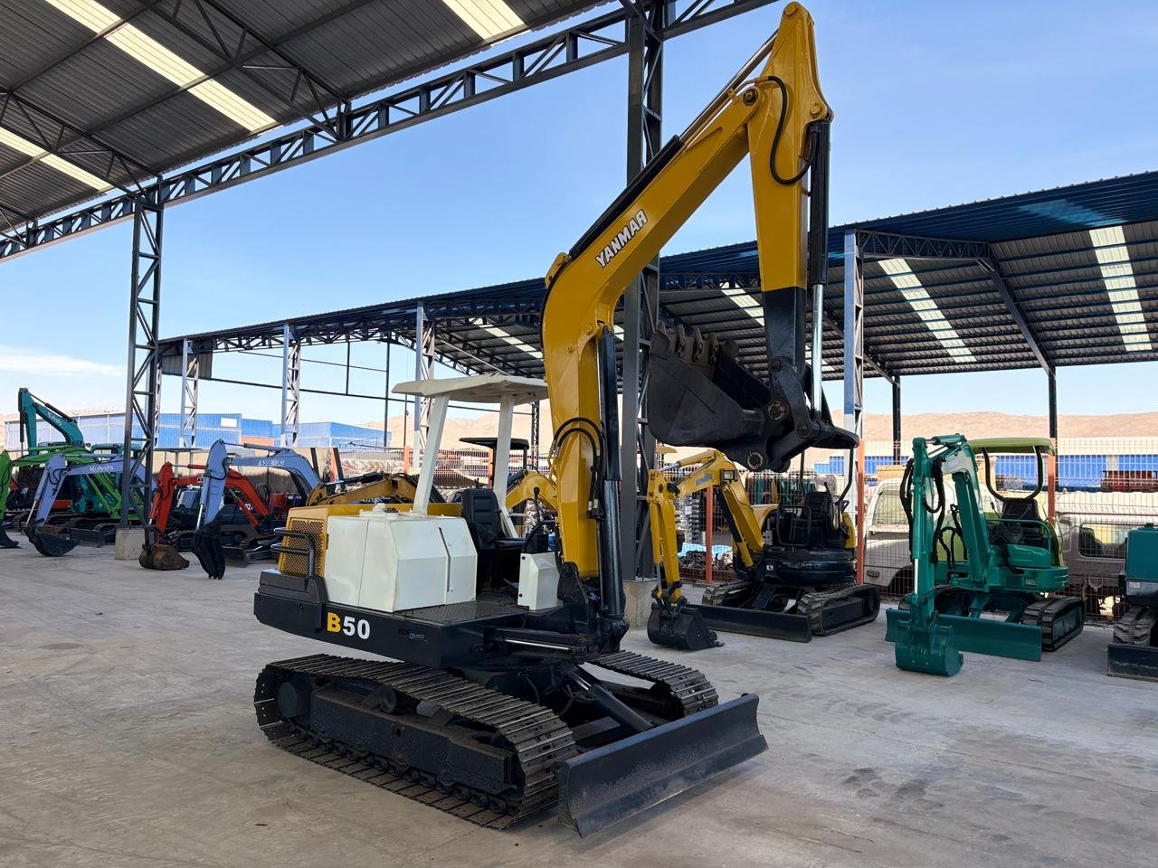 MINIEXCAVADORA YANMAR B50