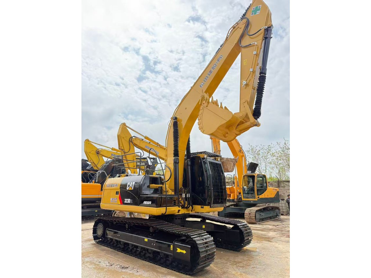 EXCAVADORA CAT 323D2L(11439)