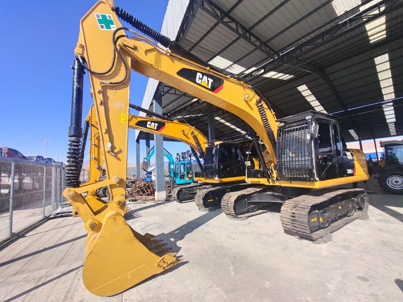 EXCAVADORA CAT 320D2L